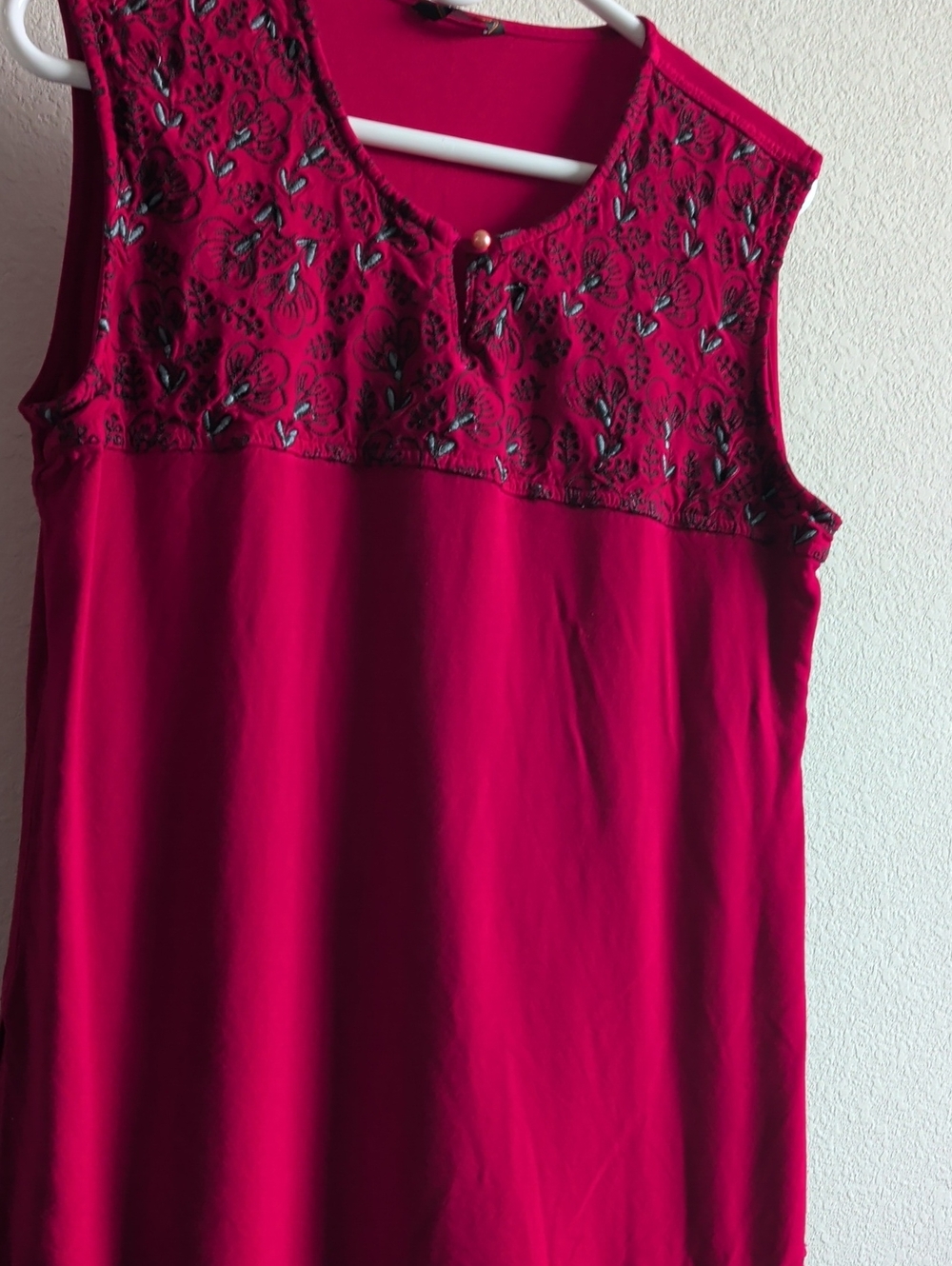 Women’s Embroidered Sleeveless Top - Red